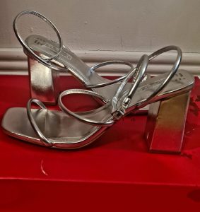 Size 8 9 €25